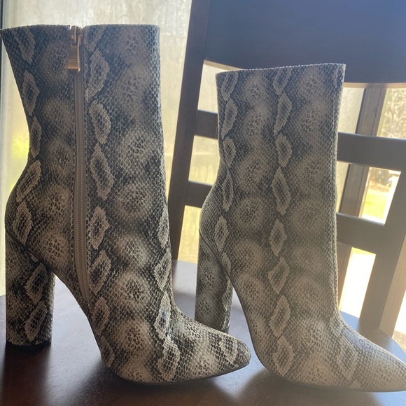 Snakeskin Heel Boots - Picture 3 of 4